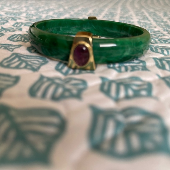 House of Harlow 1960 Green and Gold Bracelet and dark purple stone. - Picture 3 of 3
